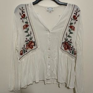 EUC Embroidered top: MD